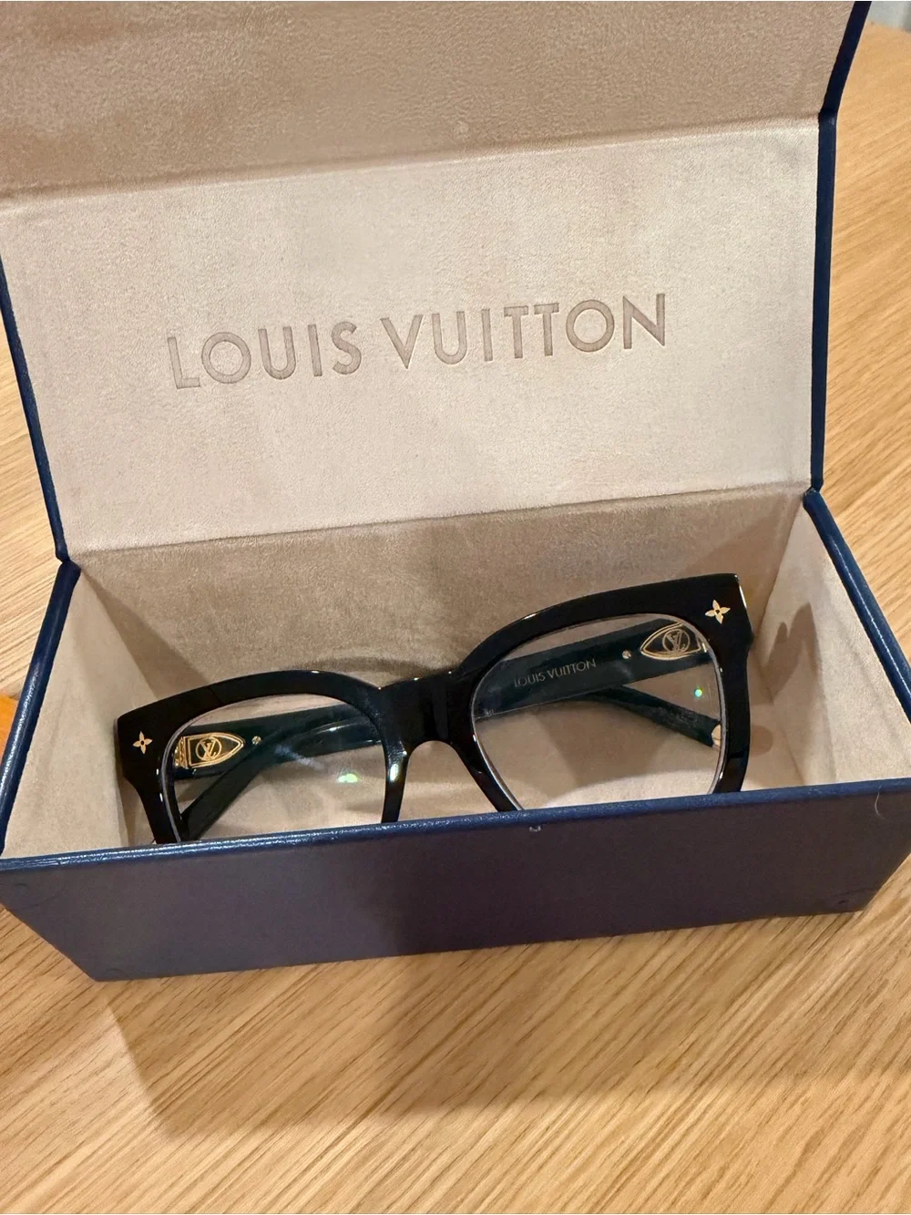 Louis Vuitton detailing case
